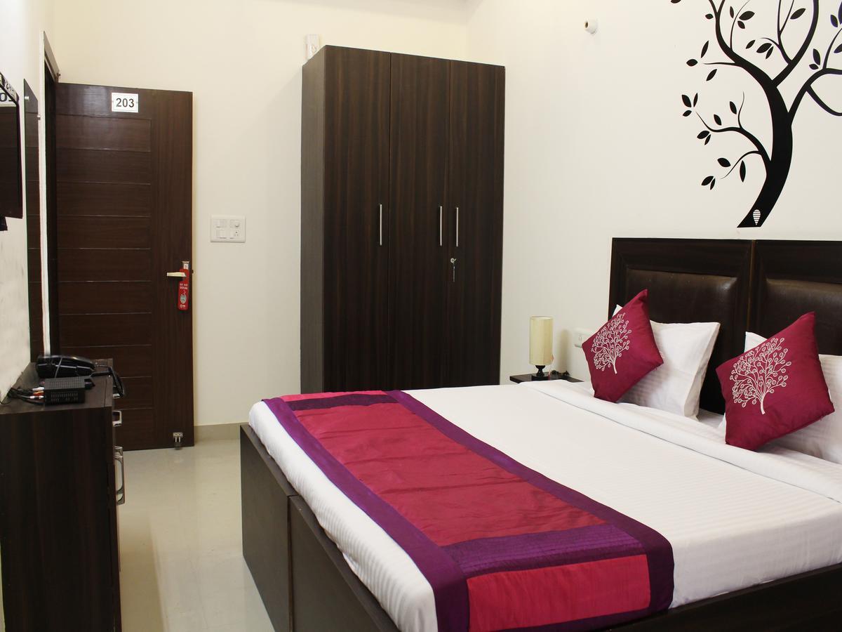 Oyo 2384 Hotel Epic Inn Gurgaon Esterno foto